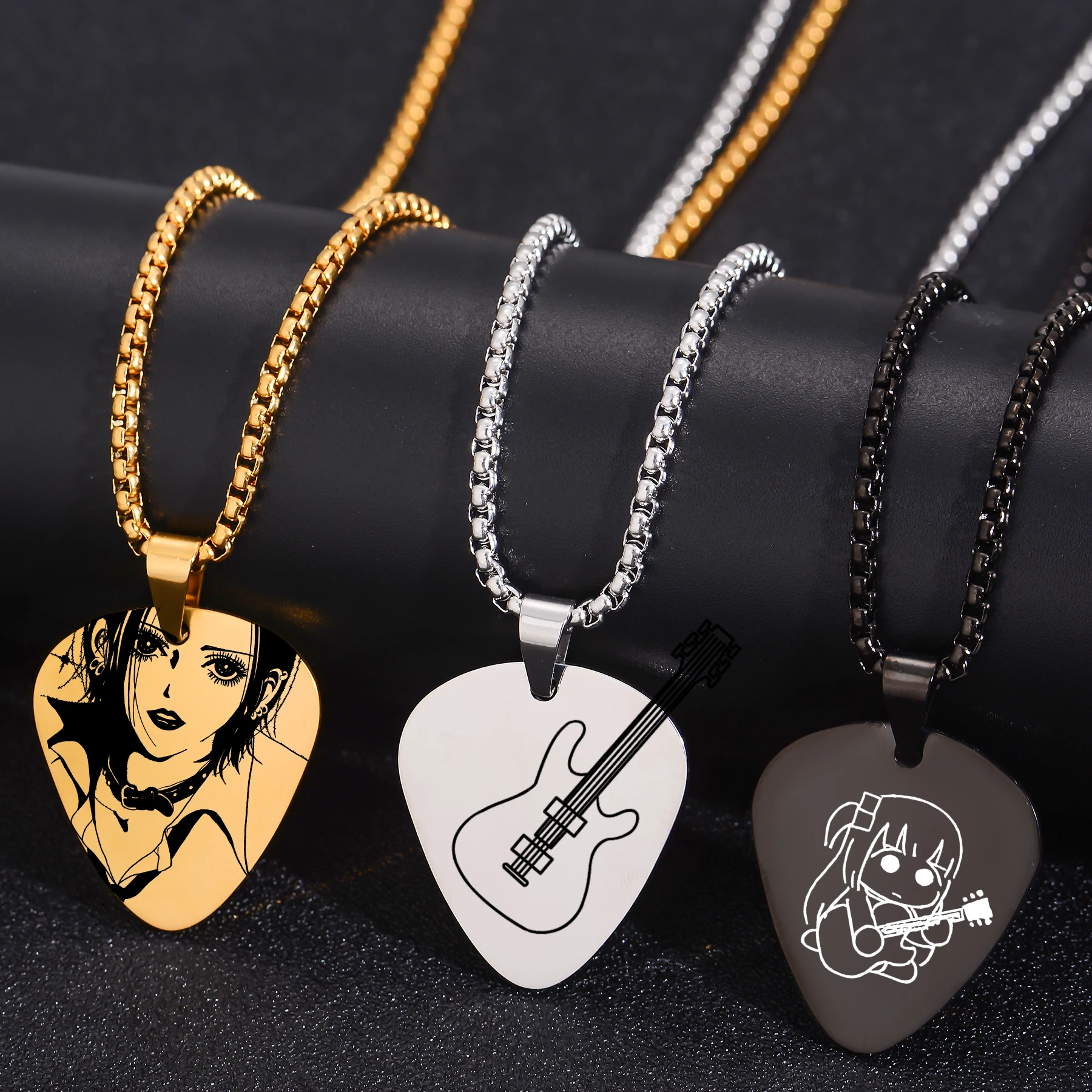 

Cute Yamada Ryo Guitar Pick NANA Cosplay Anime Stainless Steel Music Jewelry Personalized Guitar Pick Pendant with 23 Inch Chain