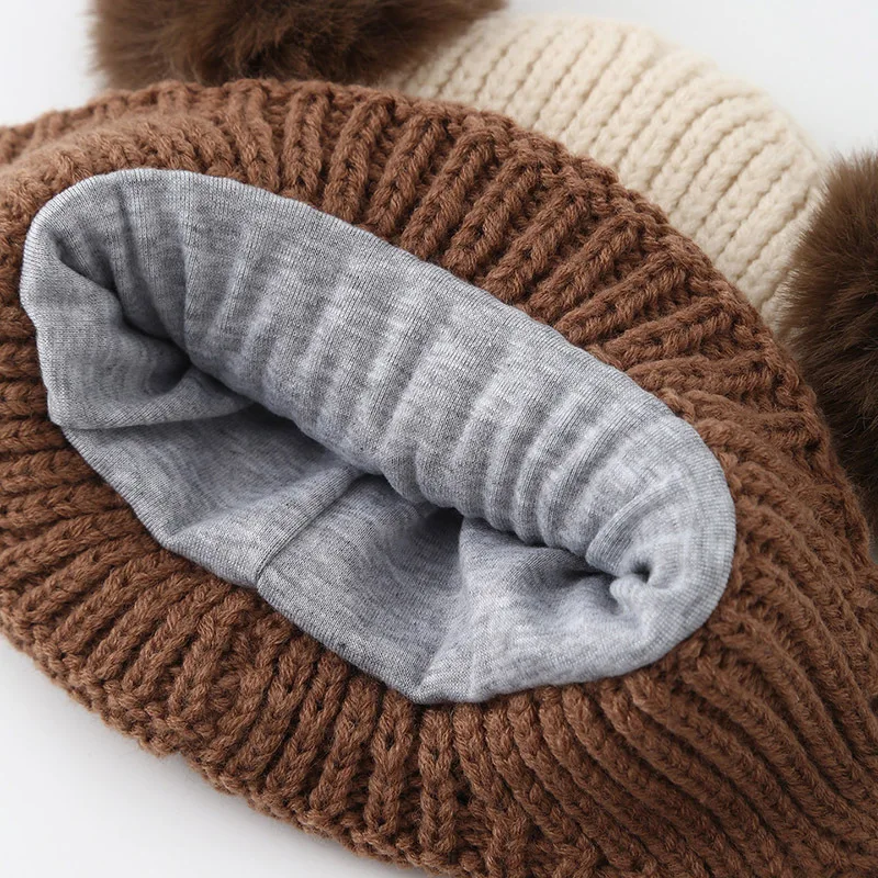 2025New otoño e invierno sombreros de punto para niños lindo bloque de Color oso tejido cálido sombrero con protección para los oídos para niños y niñas