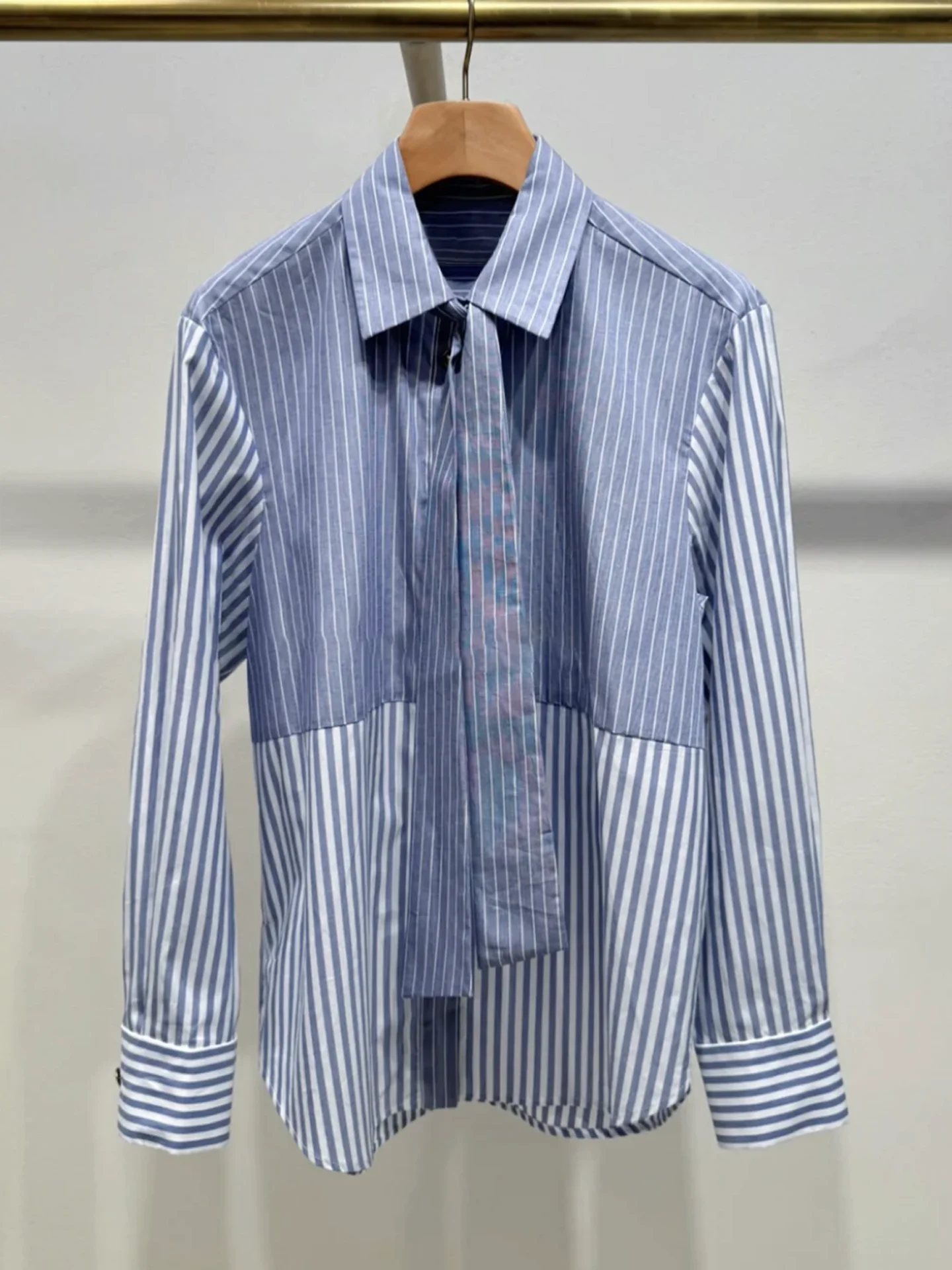 

S Home Nan You Высококачественная женская повседневная полосатая одежда с свободным верхом и галстуком, осенняя женская одежда премиум-класса Faion