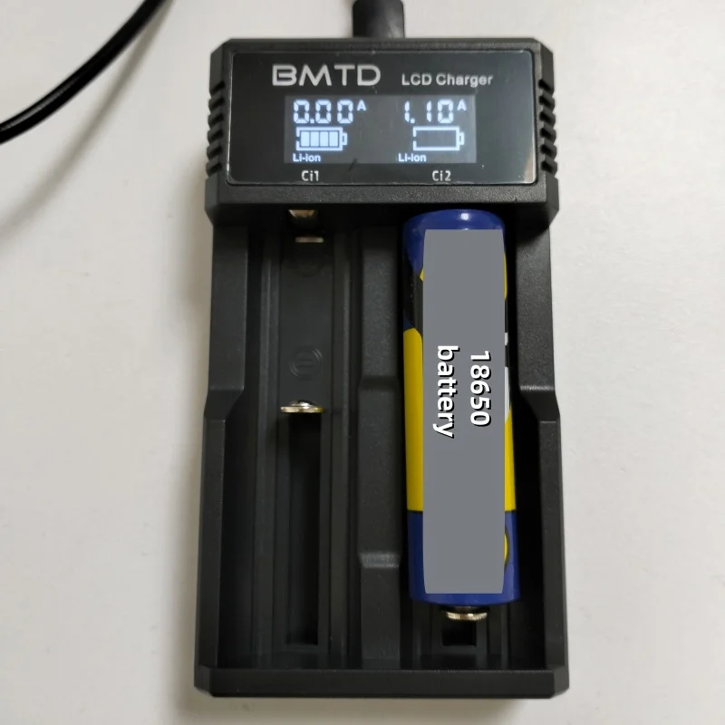Caricabatteria 18650 per caricabatterie USB LCD a 2 slot Batteria al litio ricaricabile da 3,7 V Batteria NI-MH AA / AAA da 1,2 V