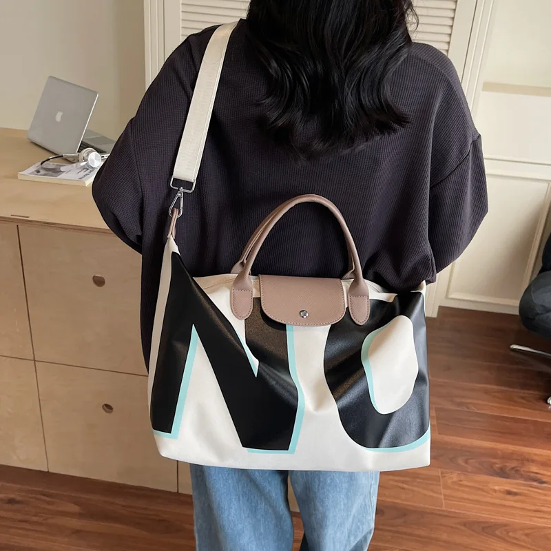 

2025 Корейский стиль, спортивная сумка, модная дорожная сумка с буквенным принтом, легкая спортивная сумка для женщин, модная и универсальная