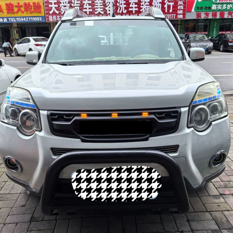 Car Front Bumper Grill with lights for Nissan X-trail Rogue t30 t31 09-13 Mask net radiator grille Body kit Car Accessories