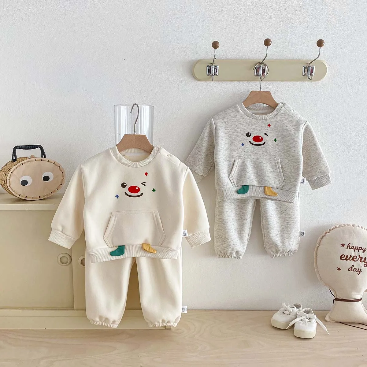 

Autumn and Winter Super Cute Cartoon Long-Sleeved Vests for Boys and Girls with Colored Pants 2-Piece Suit, Boys Spring and Autumn