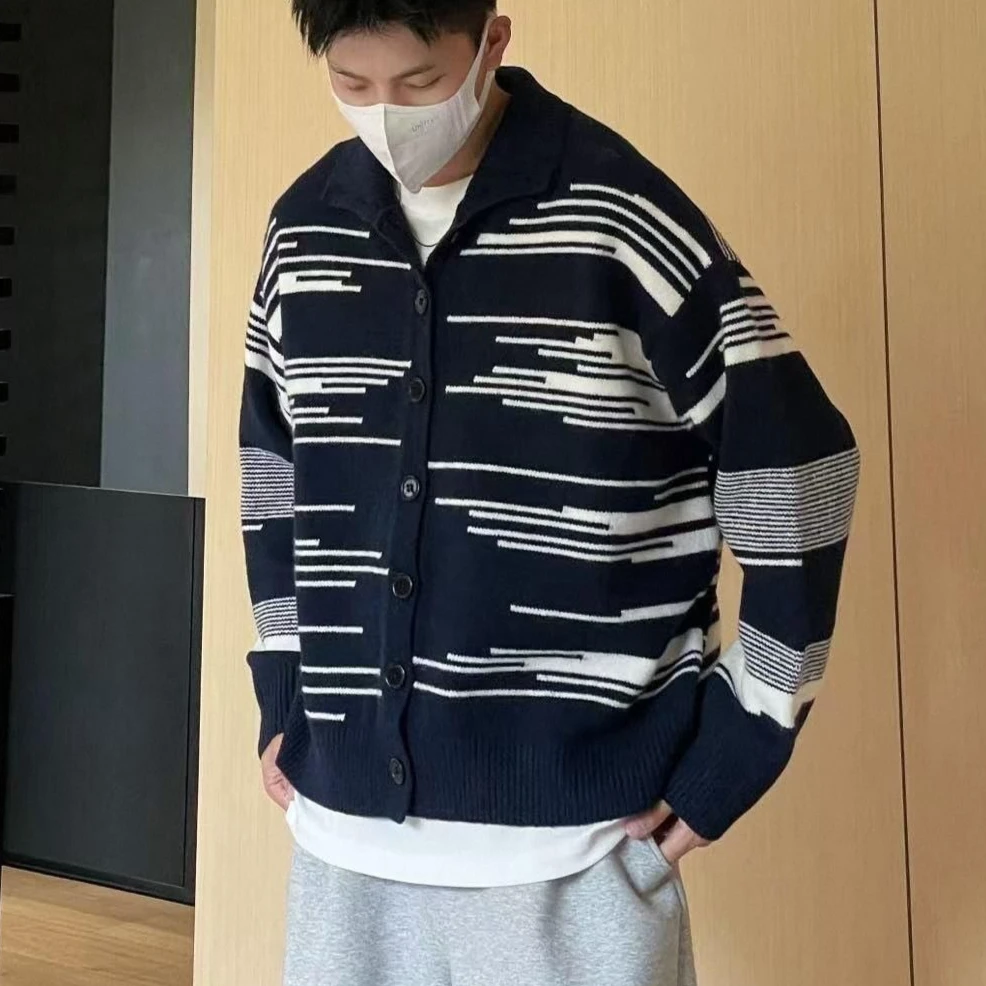 

Вязаный свитер с цветными блоками и лацканами, кардиганы для мужчин и женщин, новинка 2025 года, зимний теплый повседневный мужской свитер в полоску большого размера, пальто