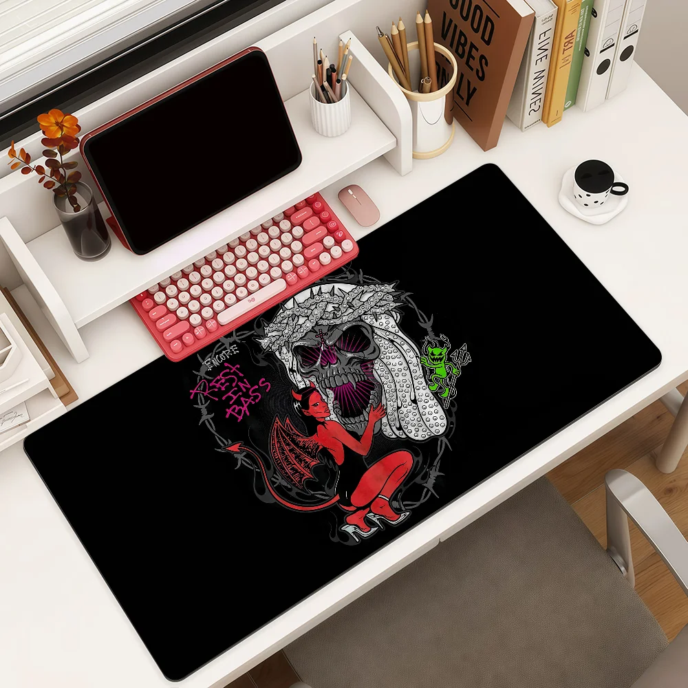 Rapper Che Rest in Bass Mouse Pad Large Non-Slip Waterproof Mat Stitched Edge Keyboard Pad for Gaming Daily Office