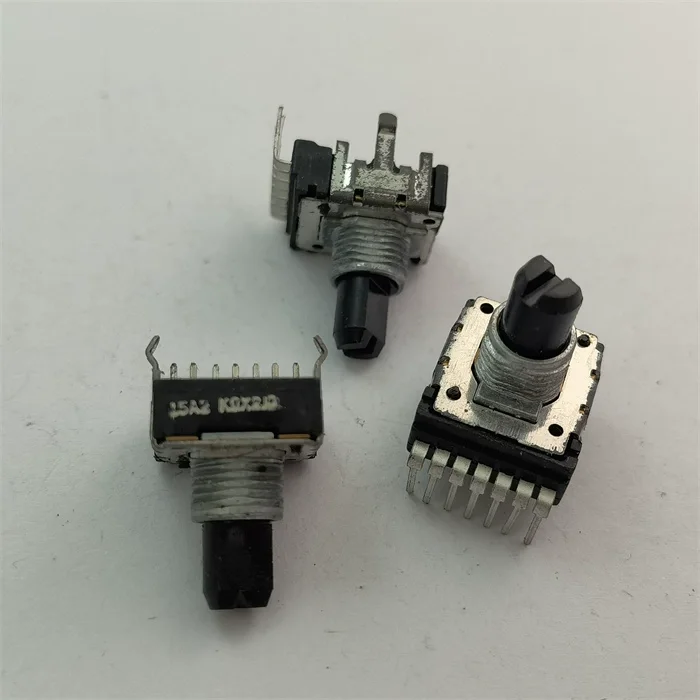

Оригинальный новый 100% 142 тип вертикальный дуплексный потенциометр 15A2K ручка A2K с длиной резьбы 13MMF 7pin (ПЕРЕКЛЮЧАТЕЛЬ)