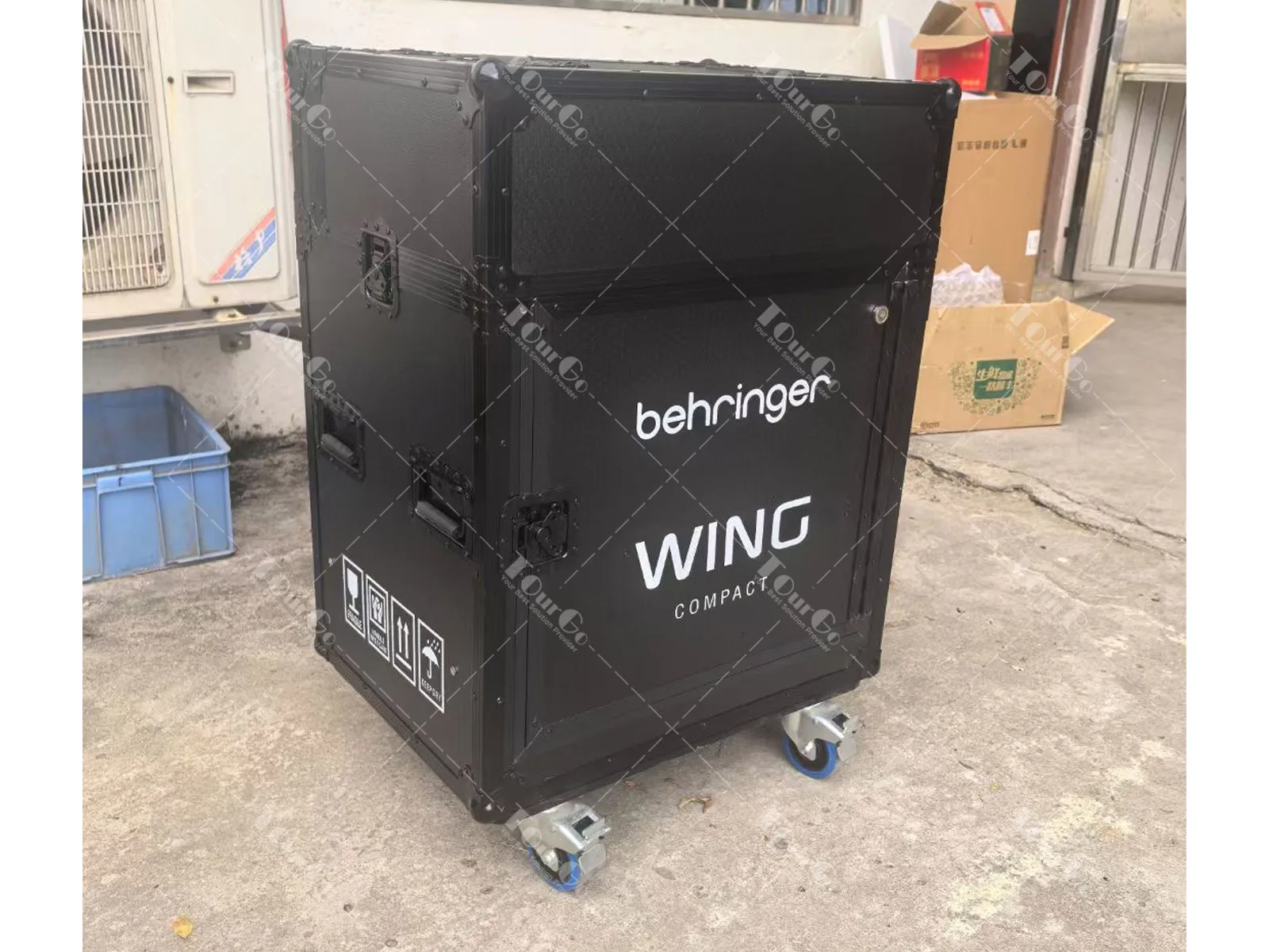 Geheel zwarte flip-flightcase voor Behringher Wing Compact met 1U lade
