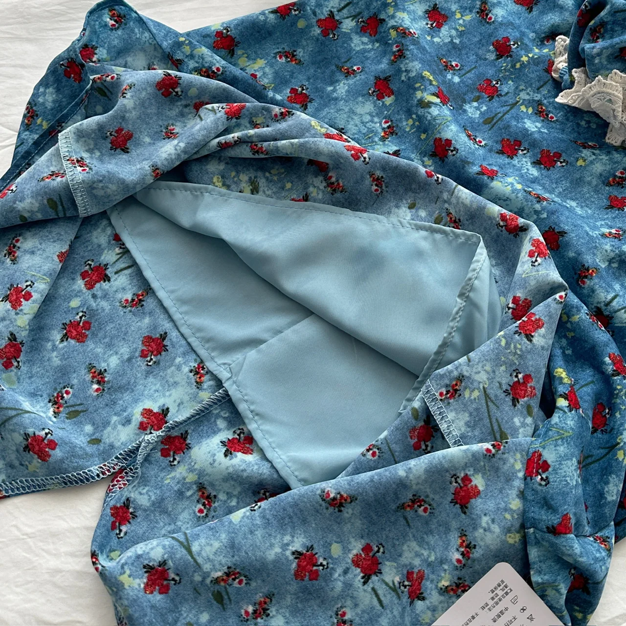 Französisches blaues Kleid mit Blumendruck, langes Abendkleid im Rosenstil, kurze Ärmel, Empire-Taille, knöchellang, einzigartiges Design, Freizeitkleid