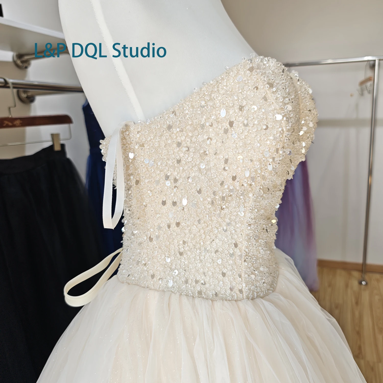 L&P DQL スタジオ ウェディングドレス ハイウエスト ボールガウン ブライダルガウン ライトシャンパン シャイニング ビーズ スパンコール レースアップバック
