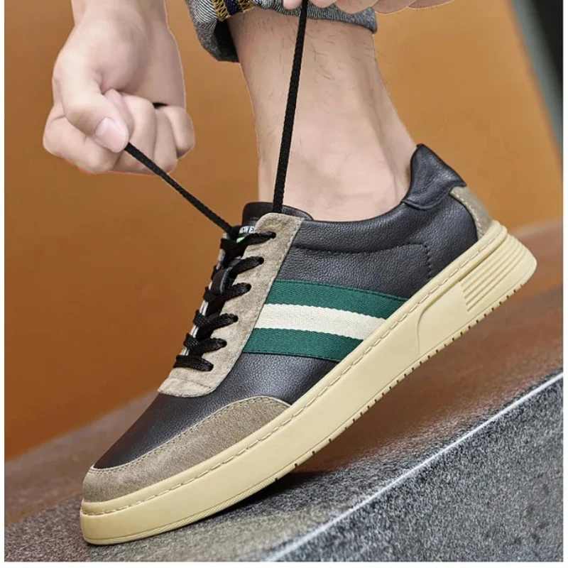 

Новая мужская повседневная обувь из натуральной кожи, крутые полосатые туфли для скейтбординга на плоской подошве, кроссовки без шнуровки для молодых людей