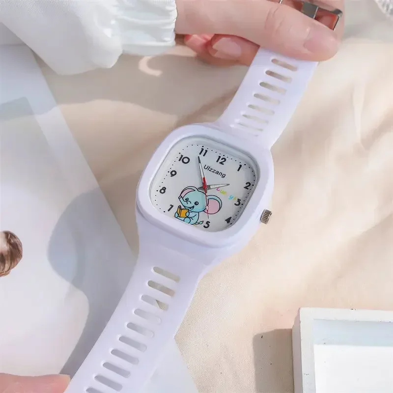 2024 New Cute Cartoon Silicone Flash Light Boys Girls Watches Square Strap Children's Watches Sports Digital Kids Watch Relojes