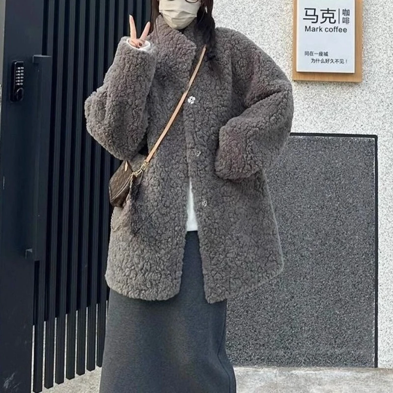 

In Autumn and Winter of 2025, The Long and Loose Korean Fur Coat Feels Lazy. Mao Mao Blouse Woman
