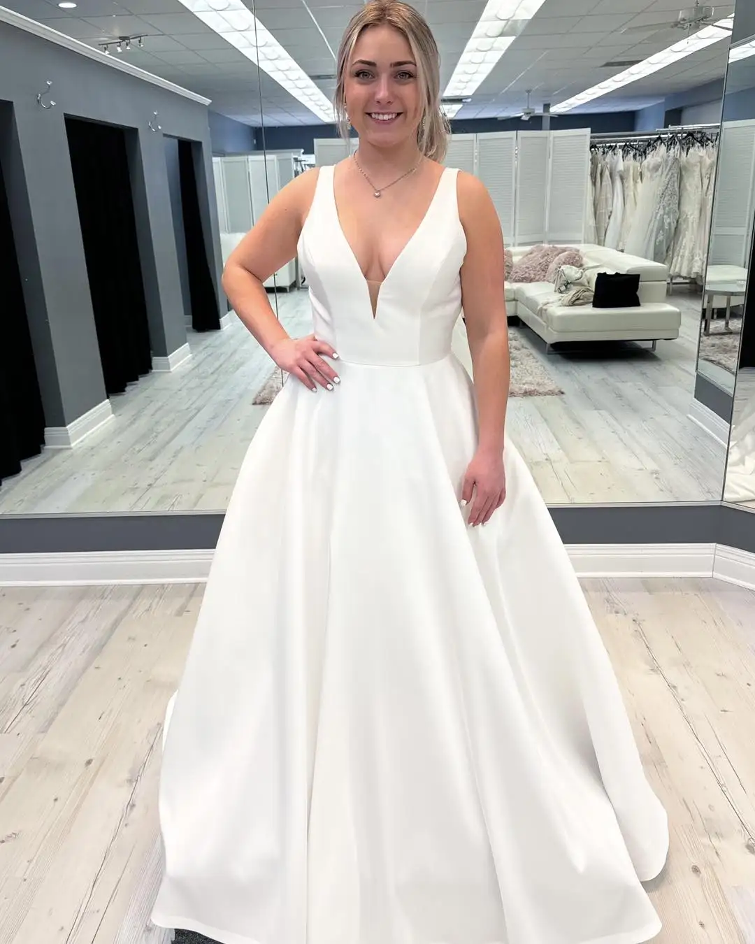 Abito da sposa a trapezio in raso bianco Sexy scollo a v senza schienale con tasca senza spalline abiti da sposa abito da ballo Robe De Mariée personalizzato