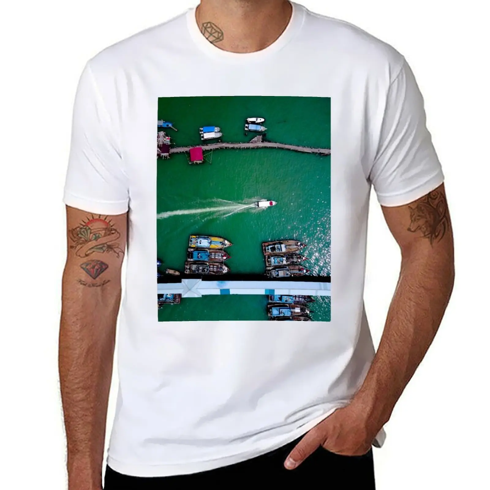 

Speeding boat T-Shirt t shirts for man pack cotton anime t shirts oversize T-Shirt