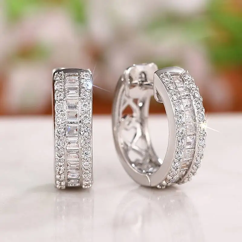Huitan Damen-Creolen, eingelegt, schillernder Zirkonia, schlichtes Kreis-Design, Party, Alltag, Accessoires, vielseitiger, trendiger Schmuck