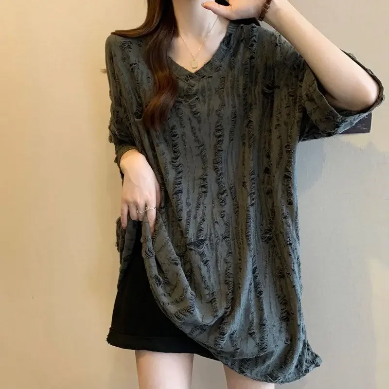 

Лето 2025 г., большие топы в молодежном стиле, универсальная футболка, модные свободные однотонные повседневные футболки с v-образным вырезом, женская одежда