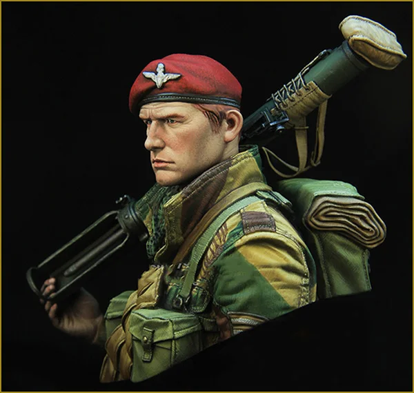 1:10 Scale Die-cast Resin Figure Model Assembly Kit Resin Bust WWII Officer Model Toy Figurine