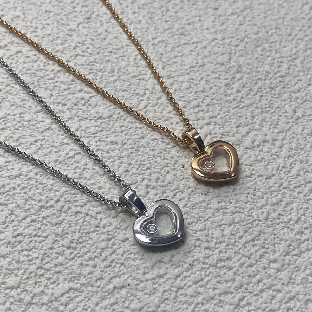 

2025 новое высококачественное популярное гладкое женское ожерелье с тремя бусинами Love, подходящее для подарков, бесплатная доставка, добавление темперамента