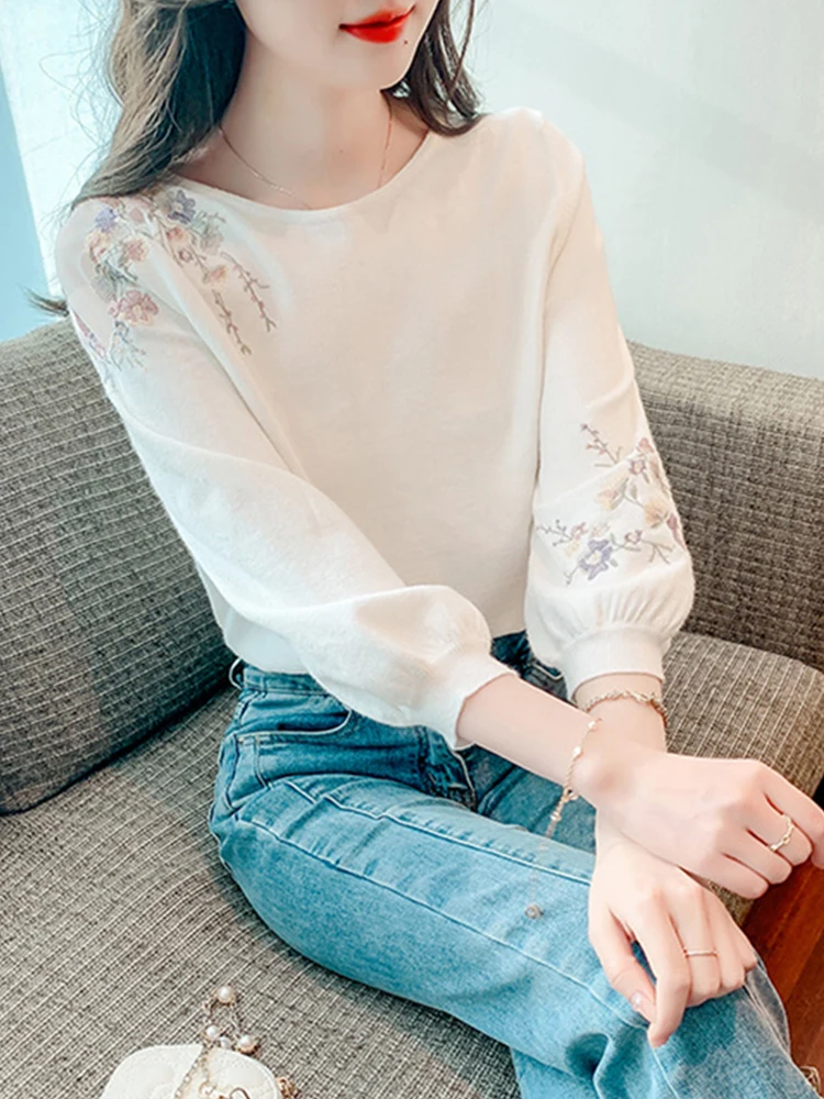 

Korean Sle Embroidered Knitwear Loose Comfortable Base Layer Top Women's Overhead irt Design Heavy Embroidery Autumn Faion