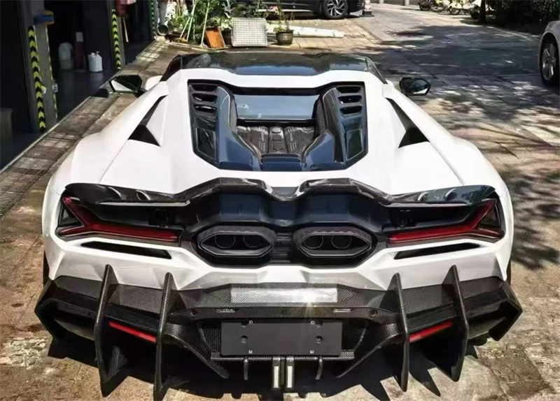For Lamborghini Revuelto Real Dry Carbon Fiber Car Rear Bumper Lip Diffuser Splitters Spoiler Back Car Accessories Body Kit