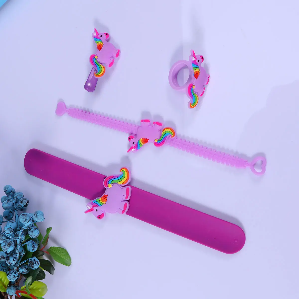 

4Pcs Cute Unicorn Ring Bracelet Hair Clip Clap Ring Kids Party Toys Fashion Accessories