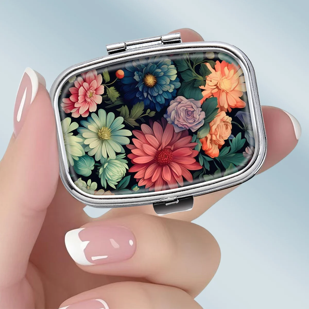 A Small and Exquisite Double-Layered Square Metal Pill Box, with a Vintage and Elegant Country-Themed Design, Adorned with Floral Patterns, Portable Decorative Vitamin Storage Box, Can Be Used as a Unique Gift, Can Be Placed in a Pocket or Purse, Made of Metal.