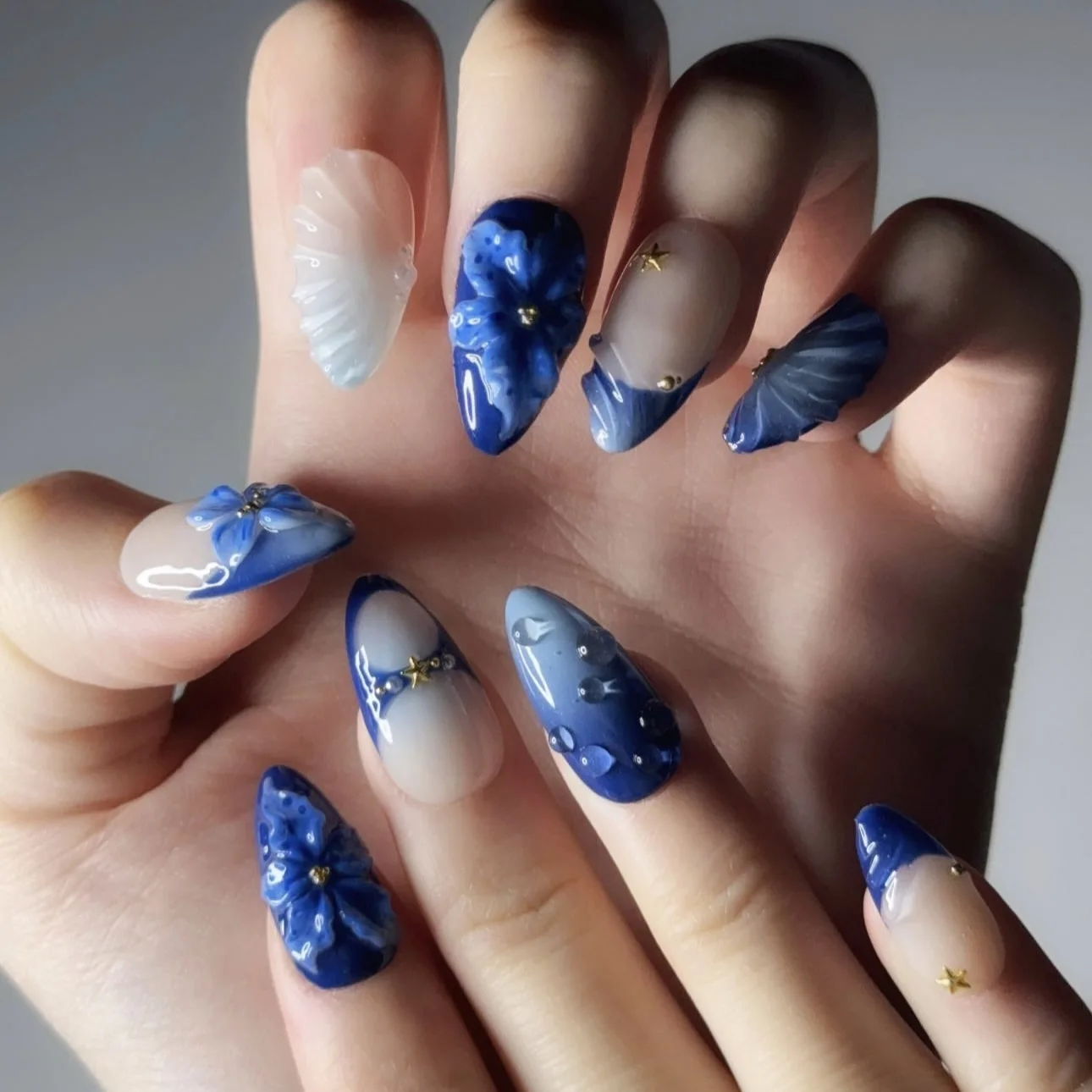 

24PCS Instagram Blue Gradient False Nails Almond with 3D Flowers Pearl Fake Nails French Design Luxury Elegant Press on Nails