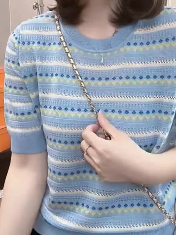conjunto-feminino-de-duas-pecas-camiseta-de-malha-de-manga-curta-listrada-azul-tamanhos-grandes-e-saia-nova-colecao-verao