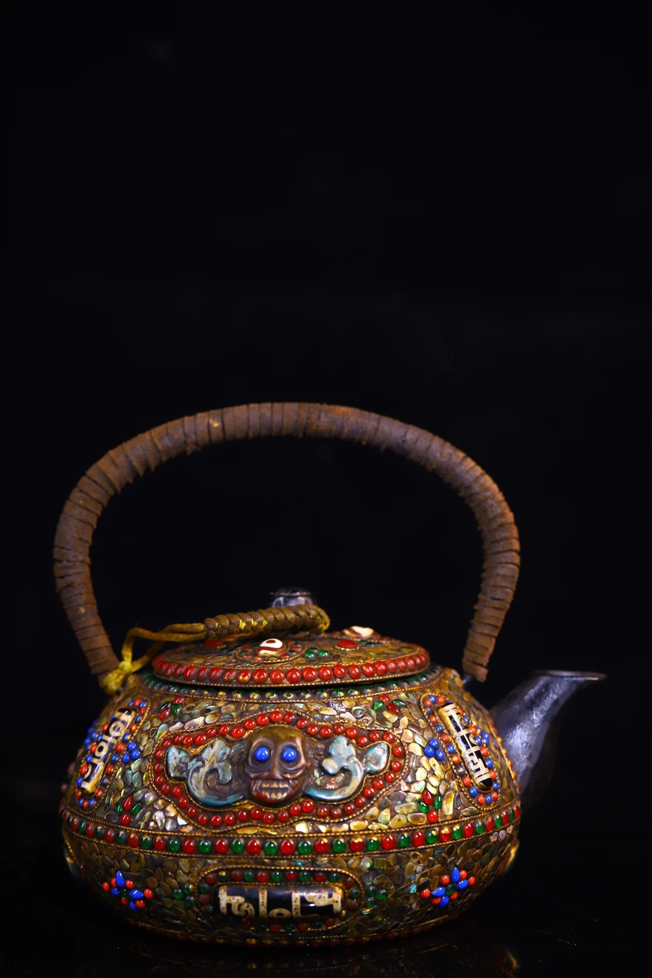 

8"Tibetan Temple Collection Old Tiantie Cinnabar Mosaic Gem gZi Beads Shell Skull Head Kettle Teapot Amulet Worship Hall