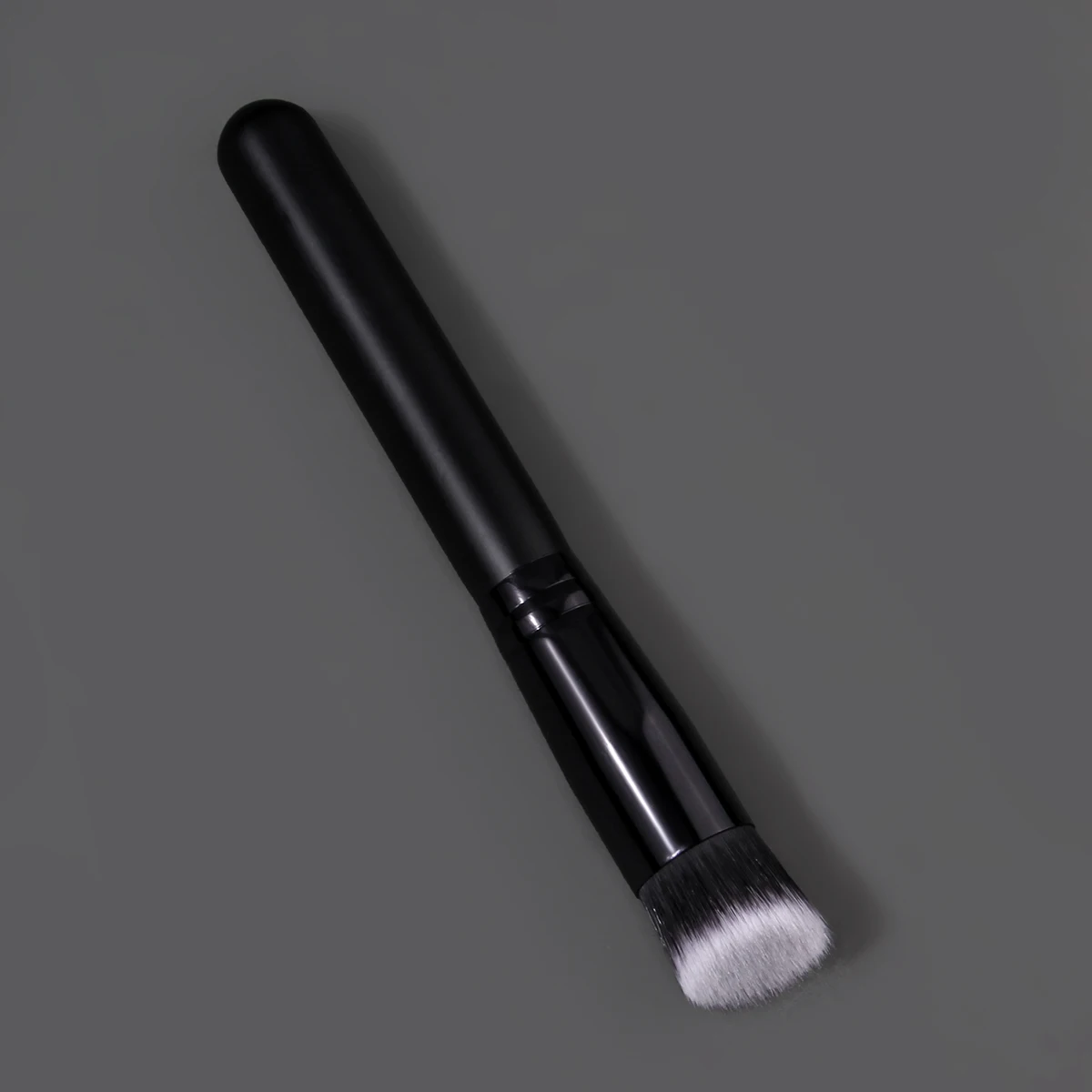 1Pc Angle Makeup Brush,for Contour,concealer&Foundation, Smooth Application,Essential Beauty Tool for Makeup Artists & Beginners