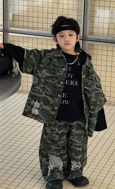 2025 Spring and Autumn New Children's Clothing Boys' Camo Splashed Paint Two Piece Set with Perforated Pants Short Sleeve Top