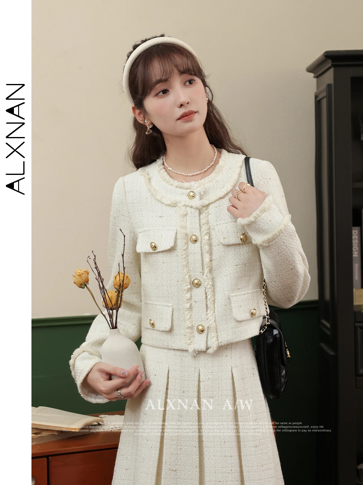 

ALXNAN Women's Off-white Tweed Jacket Trendy Chic Tassel Round Neck Metal Button 2024 Autumn Winter Female Outerwear LXN31976