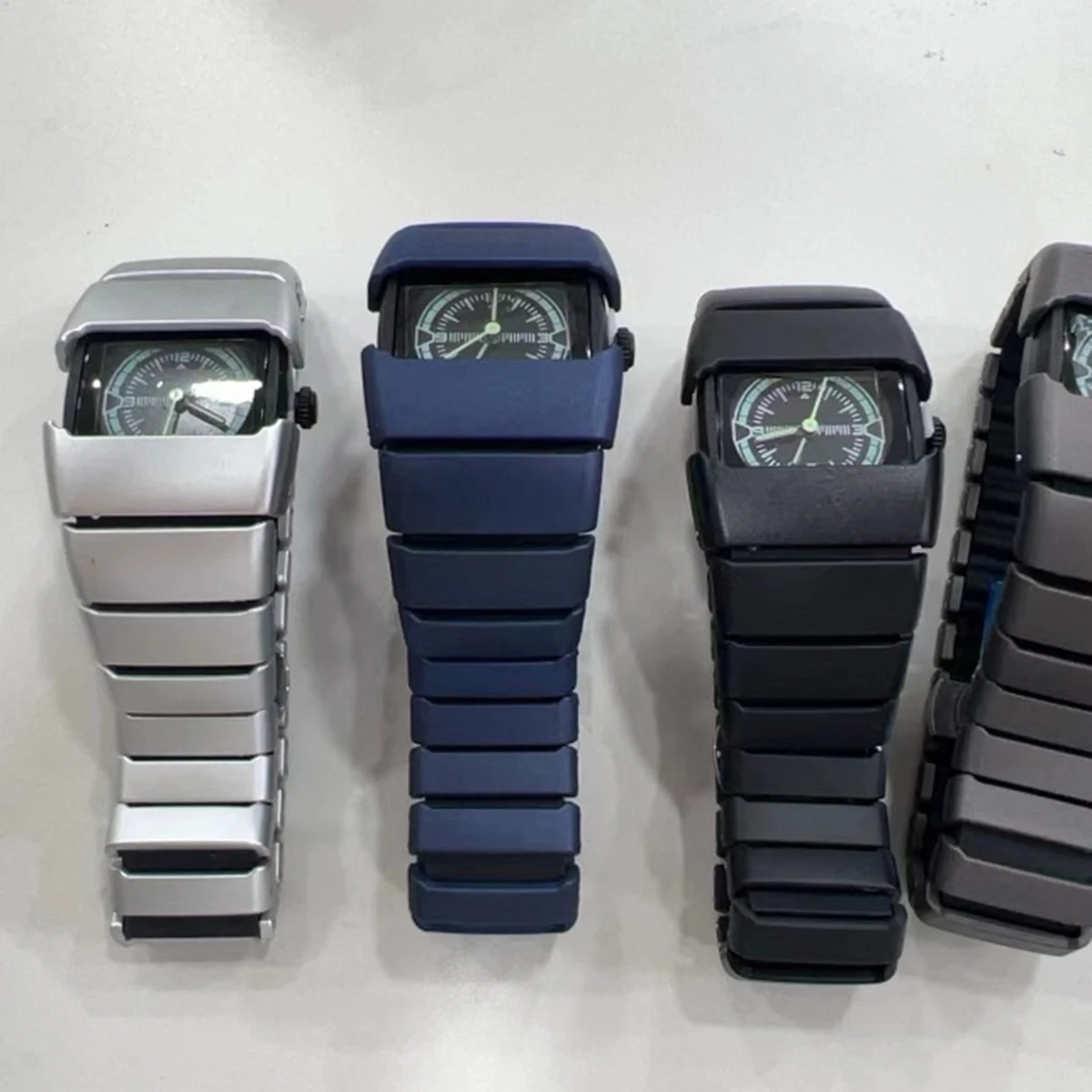 Popular Men's plastics Quartz Watches Retro Fashion Men's Casual Sports Watches New Style