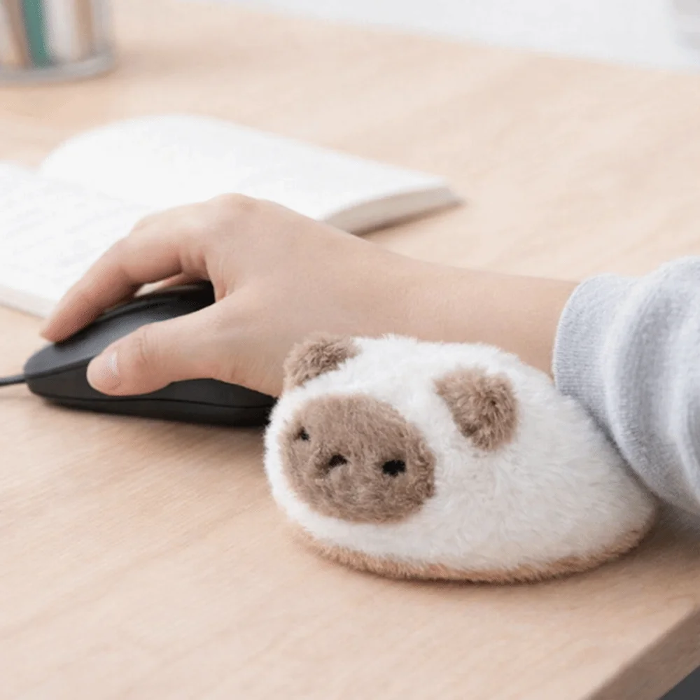 Lazy cat wrist pillow display