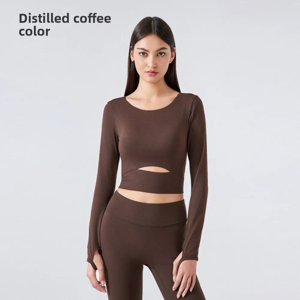 

Новая европейско-американская модная укороченная спортивная футболка с длинным рукавом и встроенным бюстгальтером для бега на открытом воздухе и йоги, облегающий крой