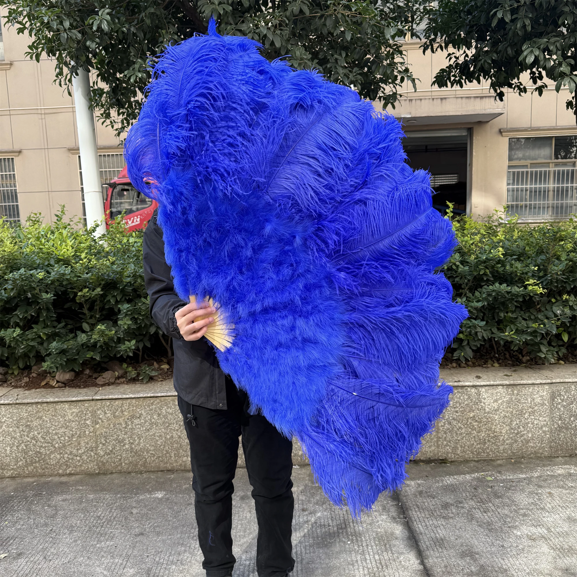 

Fluffy Royal blue Large Ostrich Feather Fan 100cm 130cm Lady Foldable Wedding Halloween Party Dance Feather Fan High Quality