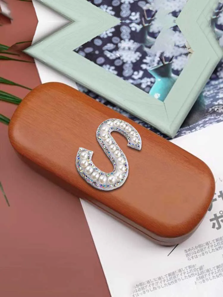 

Customized Women's High-End Glasses Case - Personalized Customer Name Chic Style: Initial Optional Letter Design with Accents