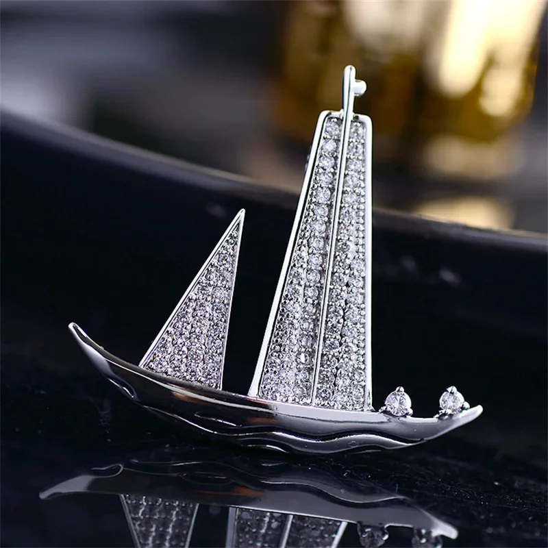 1pc Trendy Sailboat Shaped Brooch for Women Fashion Luxury Rhinestone Boat Brooches Pins Jewelry Clothing Accessories Gifts 2024