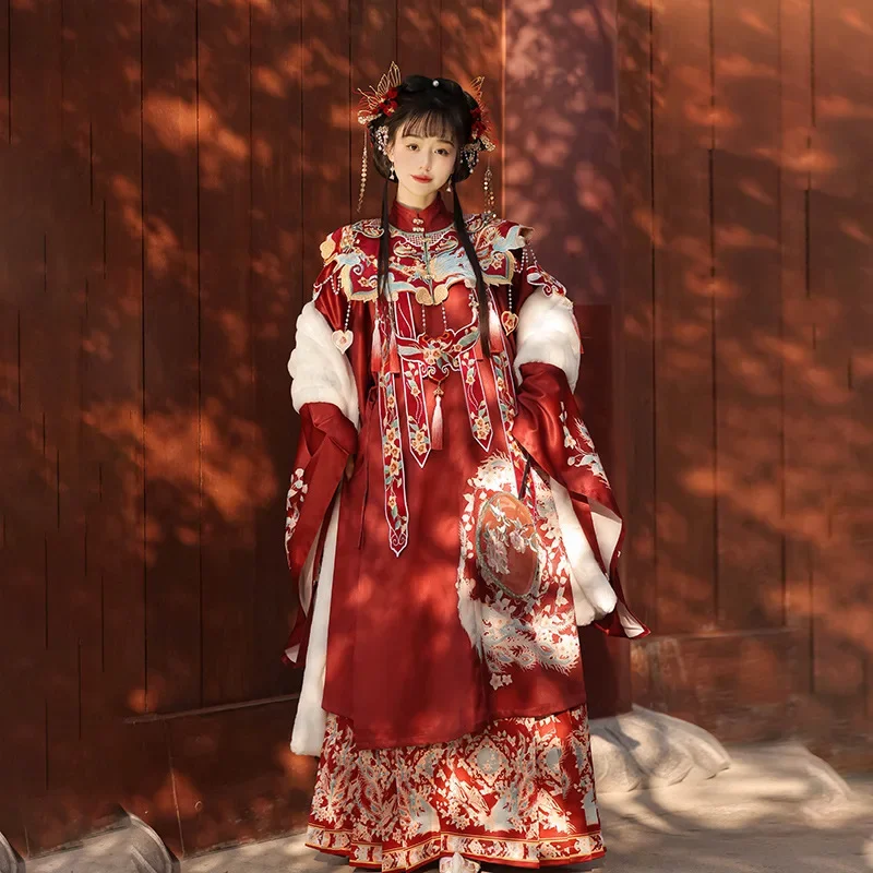 

Ancient Chinese Costume Ming Hanfu Stand-up Collar Skelet Heavy Industry Embroidery Cloud Shoulder Horse Face Skirt Daily Wear