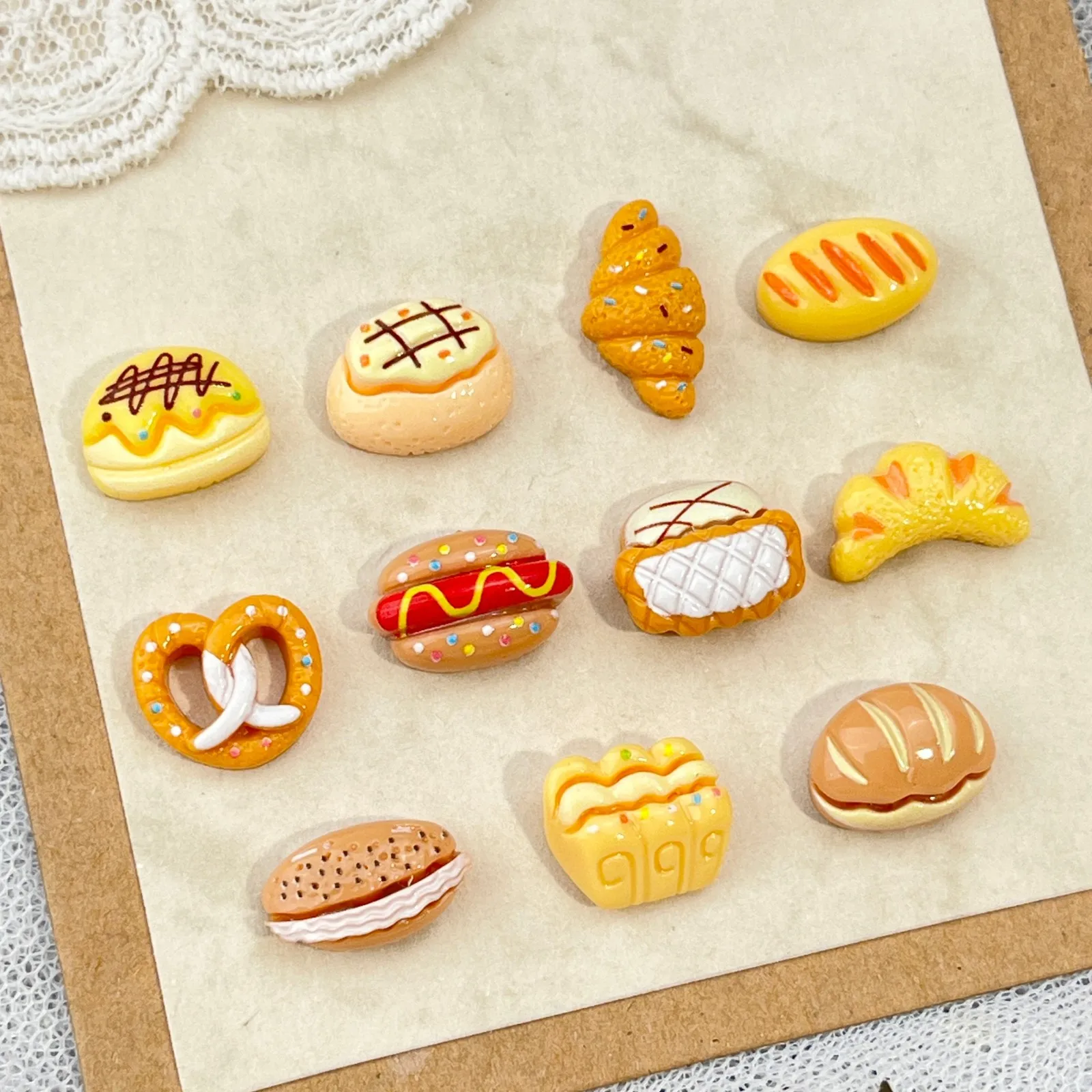 20 pezzi mini cartone animato crema dessert resina ciondoli per unghie gioielli carino pane decorazioni per unghie accessori parti di strumenti per manicure fai da te