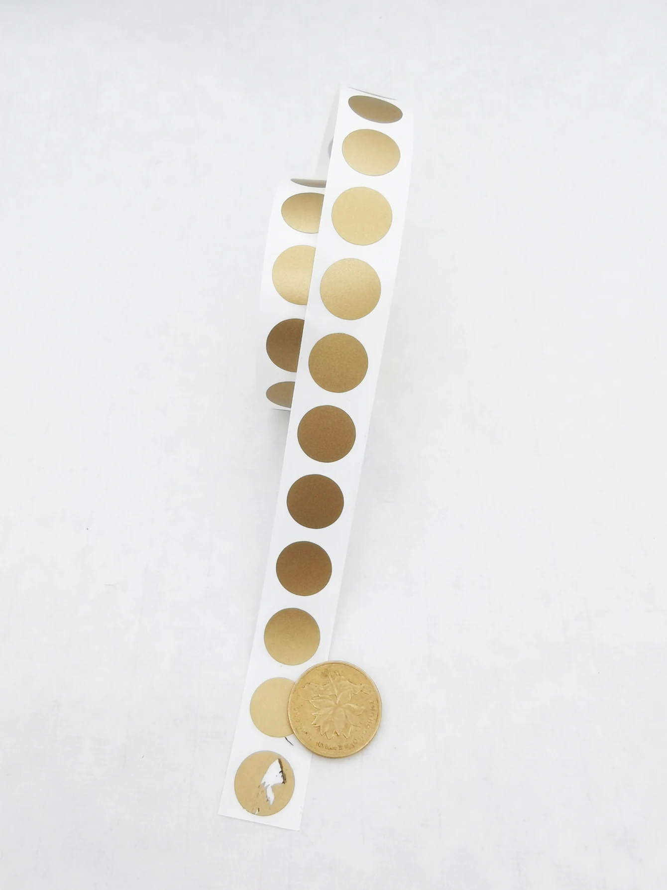 1000 Stück 0,5 Zoll, 12,5 mm kleine runde goldene oder silbrige oder schwarze Rubbelaufkleber für Werbespiele – Detail 1