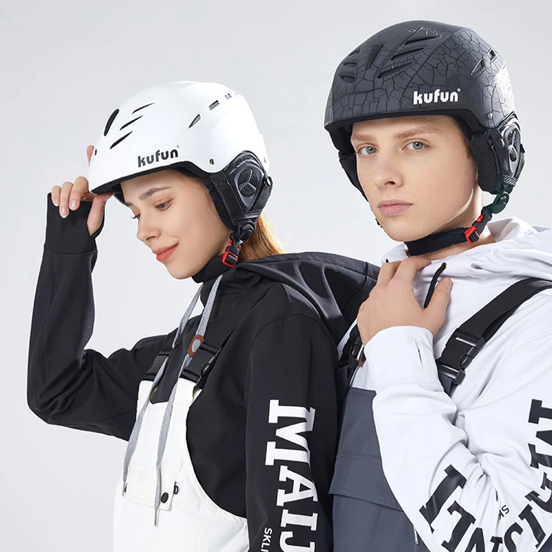 Sport Warm Men Snowboard Helmets Outdoor Mountain Light Safety Motorcycle Woman Skiing Helmet Husband Female  ABS Ski  Equipment