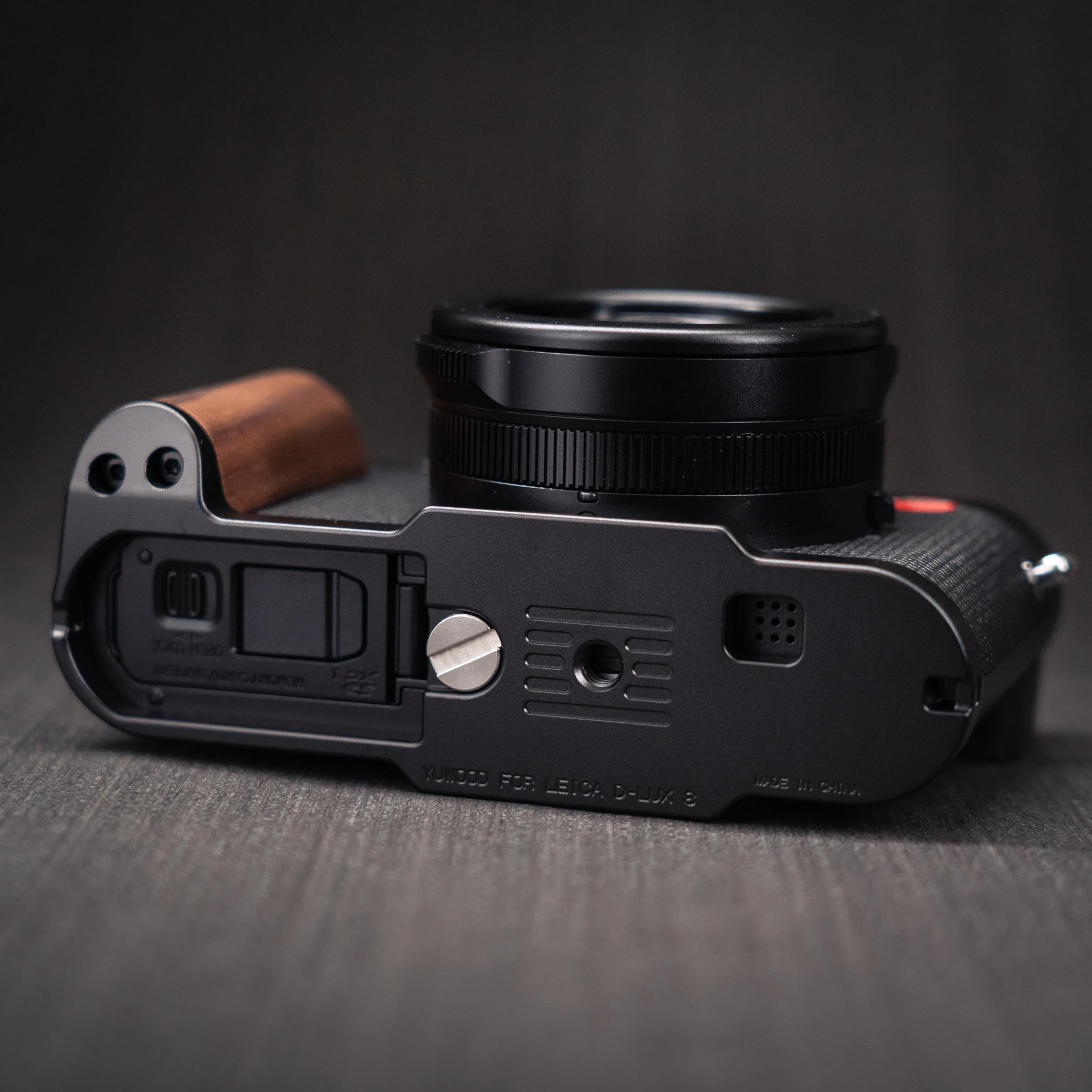YUWOOD DLUX8 L-förmige Montageplatte mit Holzgriff für Leica D-lux8, integrierte Arca-Swiss-Schnellwechselplatte für Arca-Typ-Stativ – Detail 2