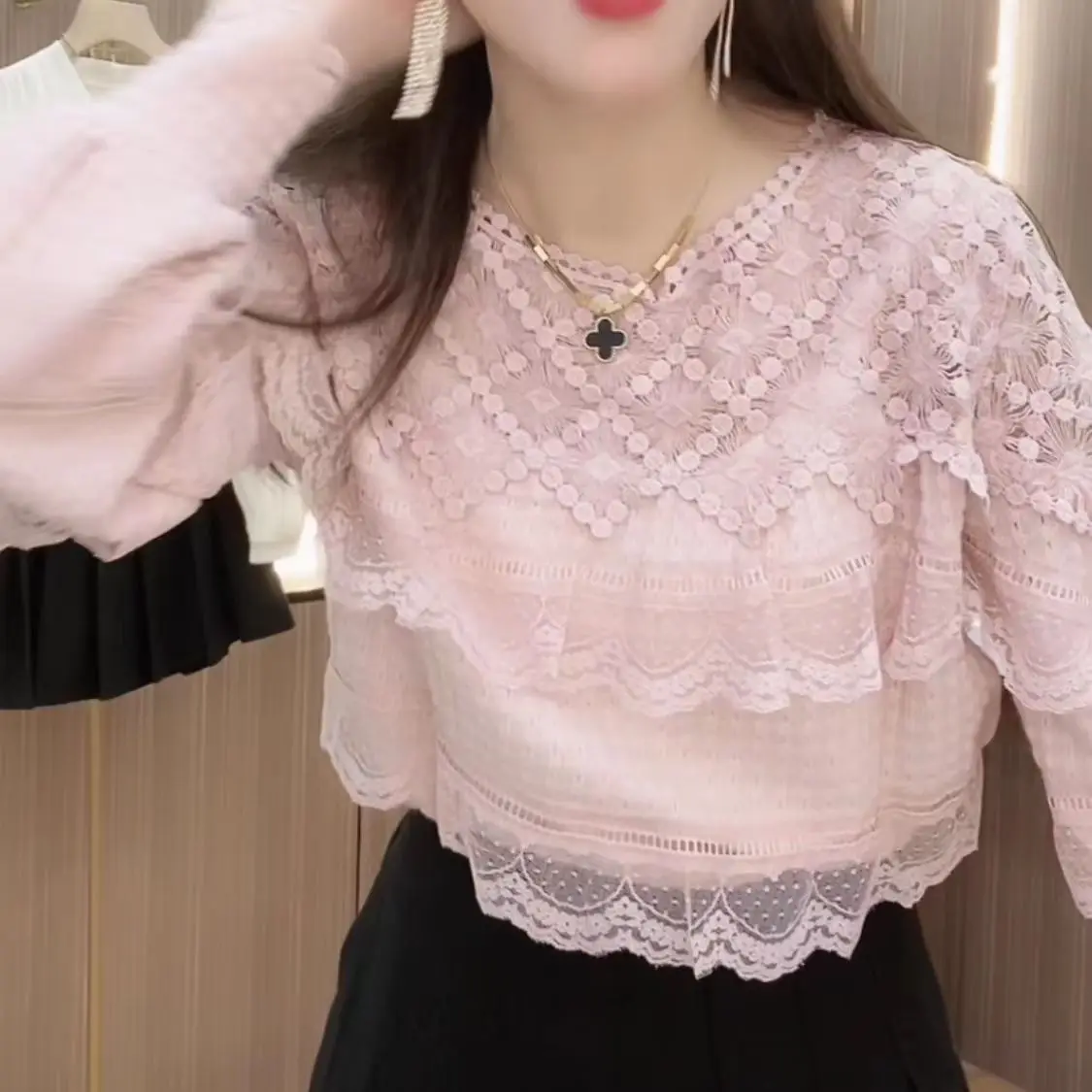 Lace Lace Embroidery Splicing Round Neck Long Sleeved Shirt for Women\'s Spring Temperament Fashion Korean Version Pullover Top