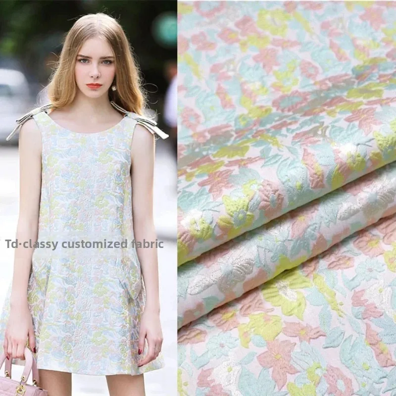 

Окрашенная в пряжу парчовая жаккардовая ткань Цветочное платье Пальто Одежда Европейский бренд Модный дизайн Оптовая продажа Материал Ткань на метр