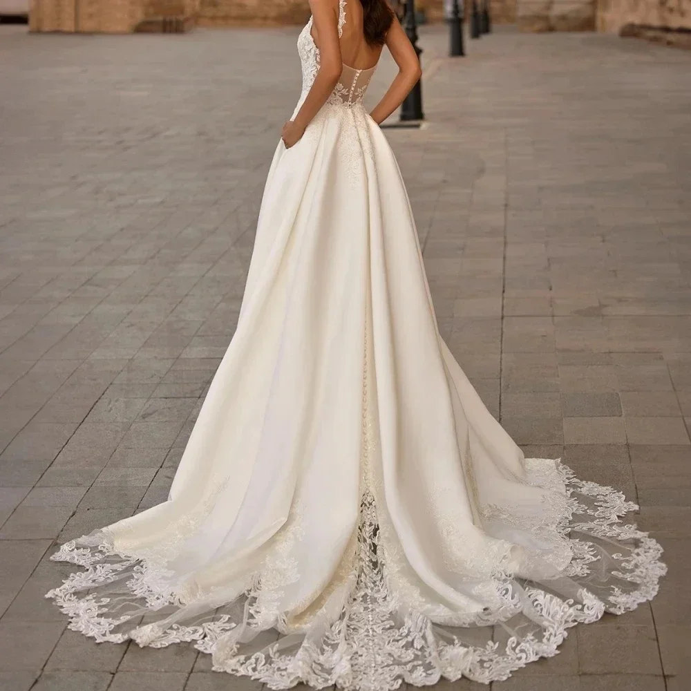 맞춤형 라인 새틴 웨딩 드레스 레이스 Appliqued 비치 신부 가운 버튼 백 Vestidos de Novia