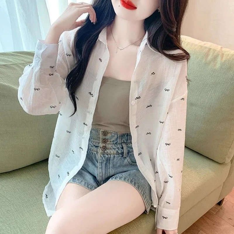 قميص كوري فضفاض مطبوع بأزرار على الموضة ملابس نسائية لربيع وصيف 2025 بلوزات غير رسمية جديدة تناسب كل مباراة بلوزة للتنقل