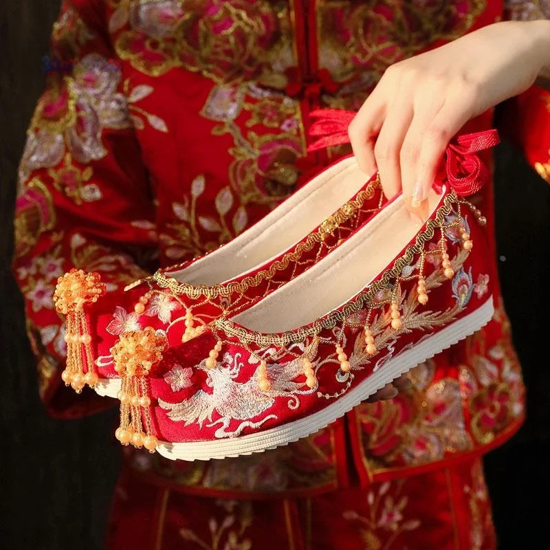 

Ele Embroidered Wedding oes for Women Winter Fce Lined Tassel Detail Hanfu High Heel Red Color Traditional Chinese S...