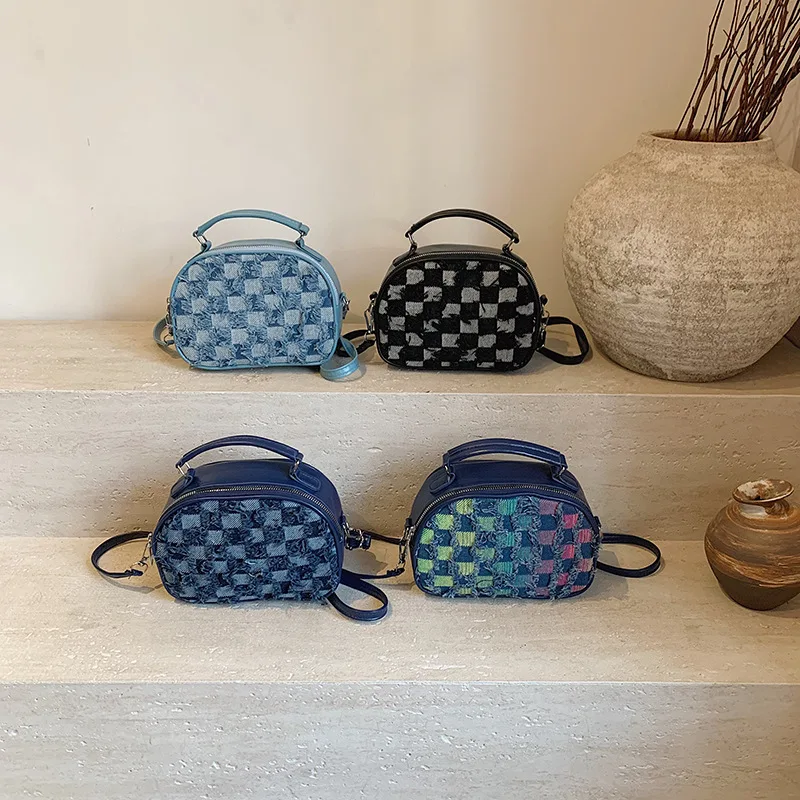 

Retro Plaid Pattern, Trendy New Casual Handbag Women, Simple, Fashionable and Light Commuter Oblique Span Bag