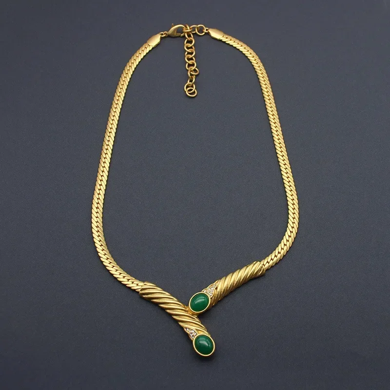 Vintage Niche Simple Snake Gold Natural Stone Vintage Jewelry Pendant Necklace